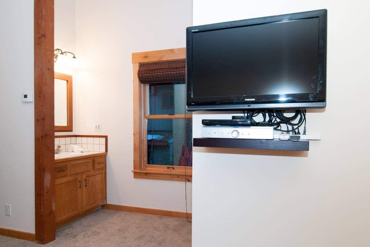 Bunk room TV and vanity area.